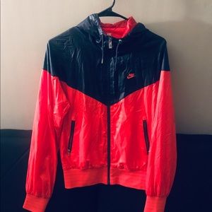 Nike Women Windrunner colorblocked jacket